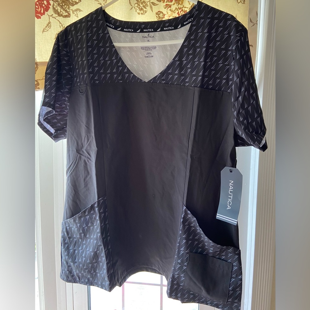 NWT NAUTICA SCRUB TOP